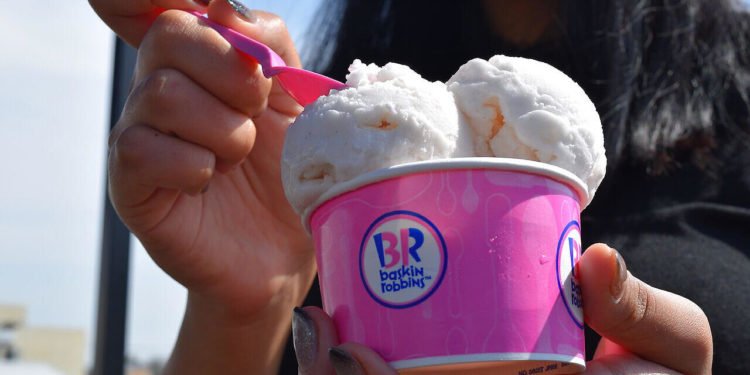 The Most Vegan-Friendly Ice Cream Chains, According to PETA